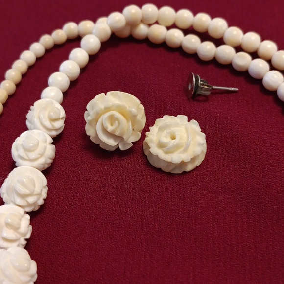 Vintage Ivory Rose/Flower Beaded Necklace & Earring Set - Picture 4 of 4